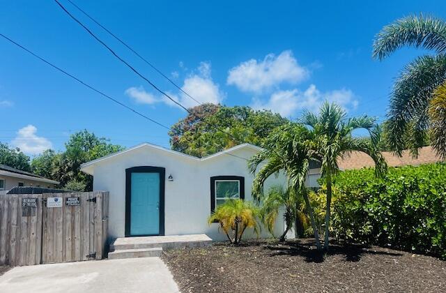 181 NE 15th Ter, Boca Raton, FL 33432 - view of front facade with stucco siding