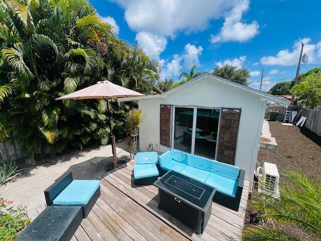 181 NE 15th Ter, Boca Raton, FL 33432 - view of wooden deck