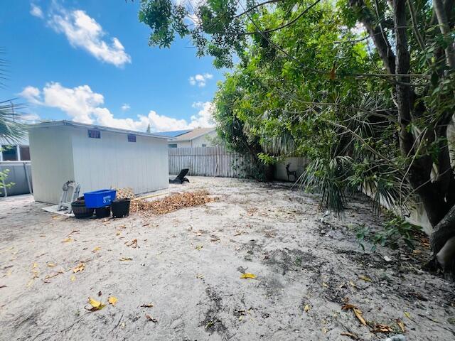 181 NE 15th Ter, Boca Raton, FL 33432 - view of fenced yard
