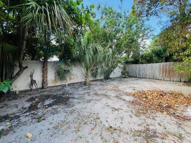 181 NE 15th Ter, Boca Raton, FL 33432 - view of fenced backyard