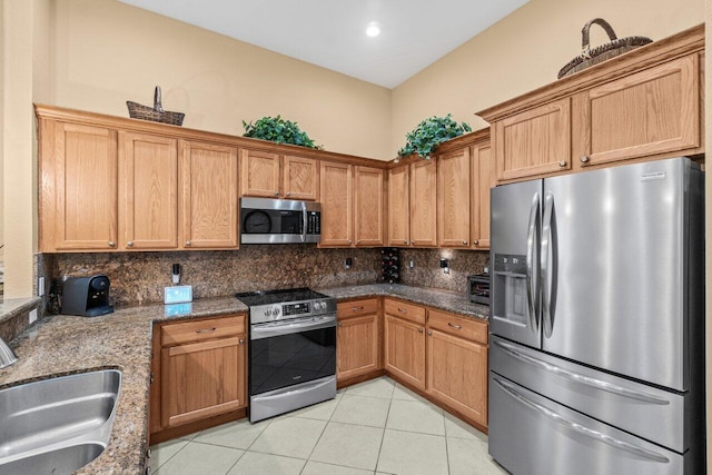 4086 Woodhill Pl, Boynton Beach, FL 33436 - kitchen featuring stainless steel appliances, decorative backsplash, light tile patterned flooring, and dark stone counters