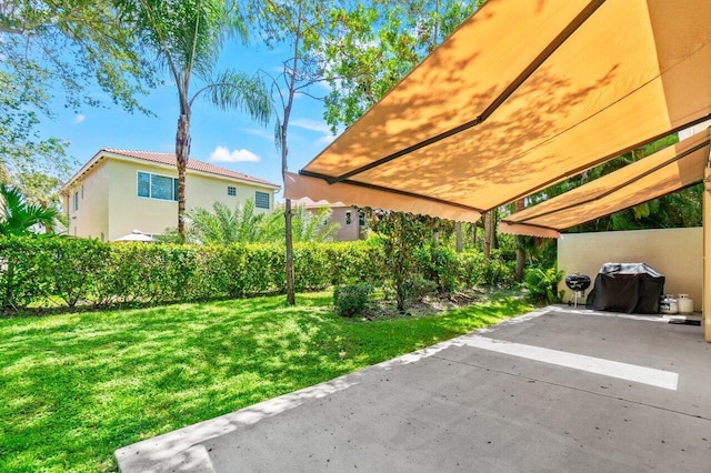 4086 Woodhill Pl, Boynton Beach, FL 33436 - view of green lawn featuring a patio area
