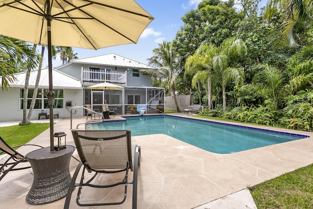 207 Jupiter Woods Dr, Jupiter, FL 33458 - view of pool featuring a patio