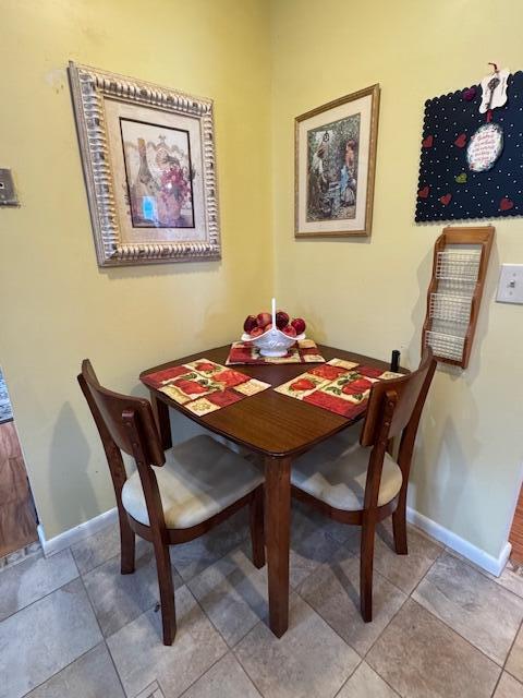 1023 Pheasant Run Dr Unit A, Fort Pierce, FL 34982 - dining room featuring baseboards