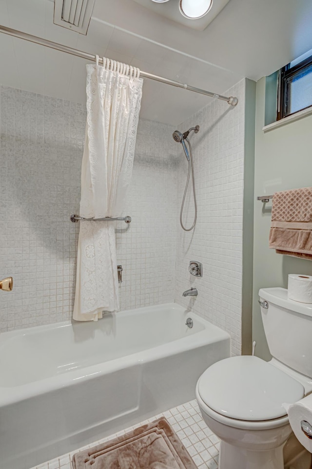 5390 Woodland Lakes Dr Unit 305, Palm Beach Gardens, FL 33418 - bathroom featuring shower / bathtub combination with curtain and toilet