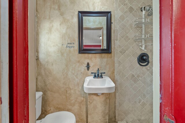 909 N L St, Lake Worth Beach, FL 33460 - bathroom with a shower