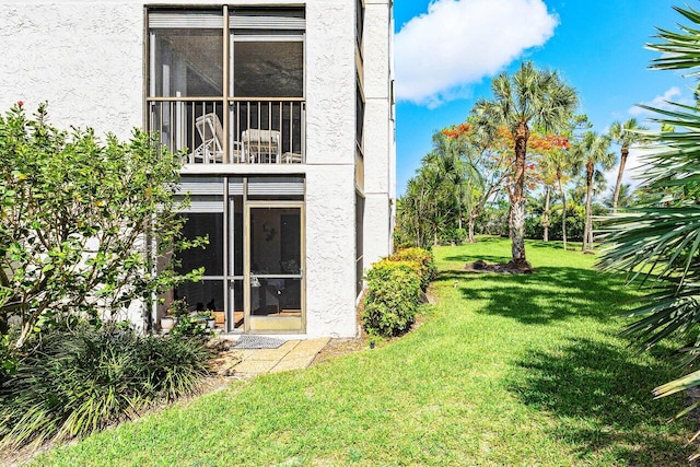 6662 Boca Del Mar Dr Unit 118, Boca Raton, FL 33433 - rear view of property with stucco siding and a lawn
