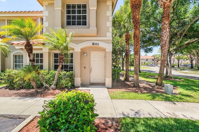 841 Summit Lake Dr, West Palm Beach, FL 33406 - doorway to property featuring stucco siding