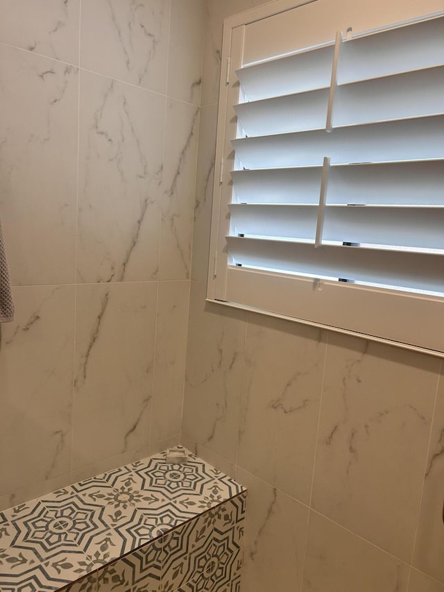 5710 Coach House F Cir Unit F, Boca Raton, FL 33486 - full bathroom featuring tiled shower