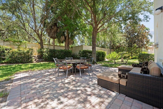 615 Castle Dr, Palm Beach Gardens, FL 33410 - view of patio with outdoor dining area