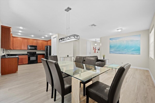 615 Castle Dr, Palm Beach Gardens, FL 33410 - dining space featuring light wood-type flooring and recessed lighting