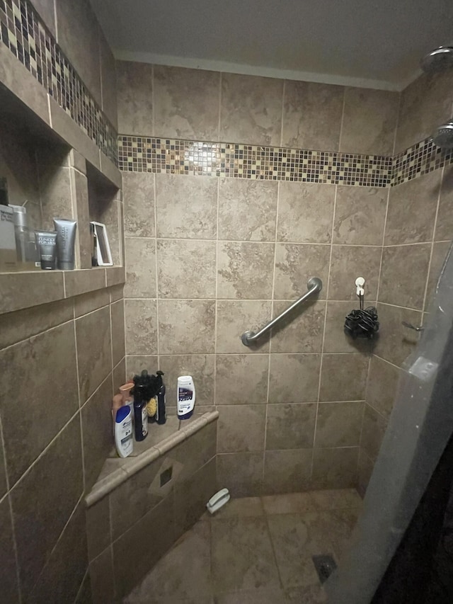 1186 Camprock Rd, West Palm Beach, FL 33417 - bathroom featuring a tile shower
