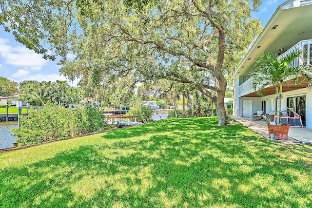 2438 Inland Cove Rd, Palm Beach Gardens, FL 33410 - view of grassy yard featuring a patio
