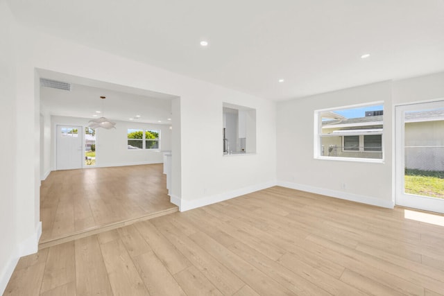 400 Riverside Dr, Palm Beach Gardens, FL 33410 - unfurnished living room with light wood-style floors and recessed lighting