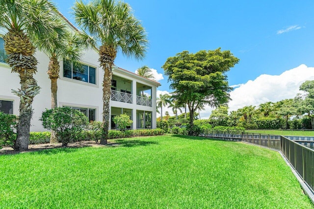 112 Palm Bay Dr Unit A, Palm Beach Gardens, FL 33418 - fenced backyard with a balcony
