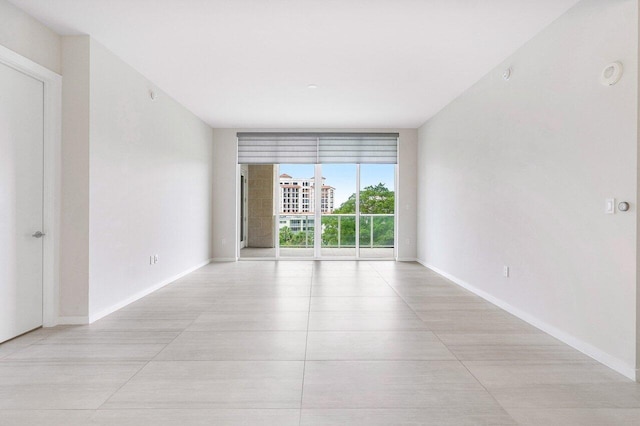 200 SE Mizner Blvd Unit 514, Boca Raton, FL 33432 - unfurnished room with expansive windows and baseboards