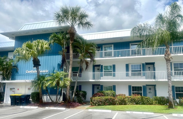 1868 SW Palm City Rd Unit 304, Stuart, FL 34994 - view of property with uncovered parking