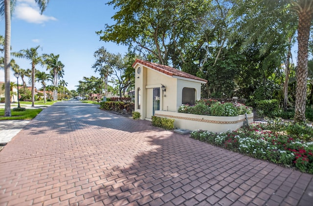 574 Emerald Way E, Deerfield Beach, FL 33442 - view of home's community