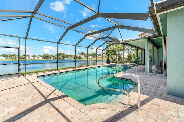 7141 Charleston Point Dr, Lake Worth, FL 33467 - view of pool featuring a patio, a water view, a pool with connected hot tub, and a lanai
