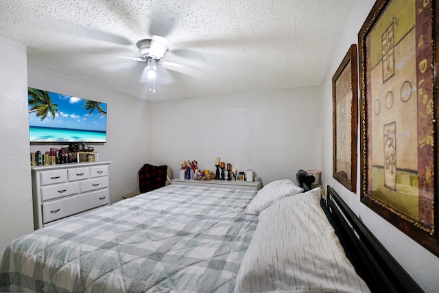 1395 SW 46 Th Ave, Fort Lauderdale, FL 33317 - bedroom featuring a ceiling fan and a textured ceiling