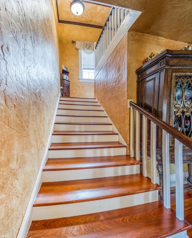 624 10th Ave N, Lake Worth Beach, FL 33460 - stairway featuring a textured wall