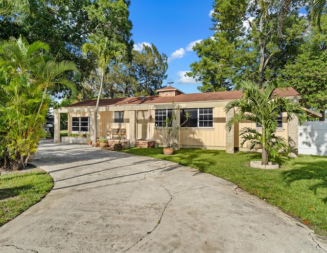 918 Grace Ave, Lake Worth, FL 33461 - view of front facade featuring concrete driveway and a front yard