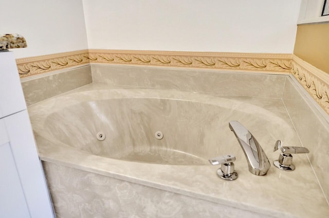 8140 Palm Gate Dr, Boynton Beach, FL 33436 - bathroom with a whirlpool tub