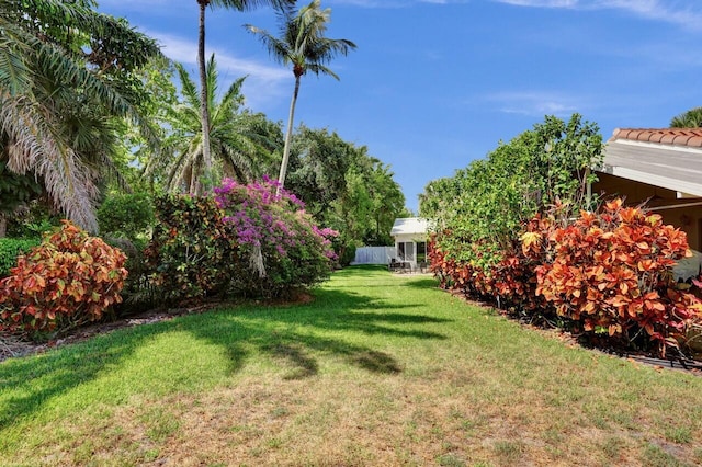8140 Palm Gate Dr, Boynton Beach, FL 33436 - view of green lawn