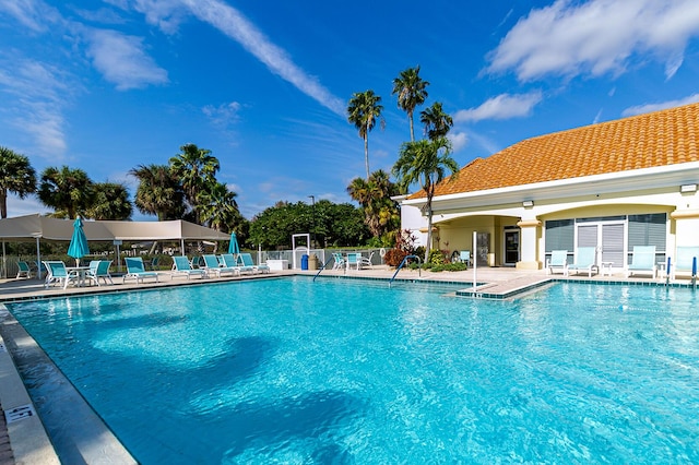 619 NW Monticello Pl, Port Saint Lucie, FL 34986 - community pool with a patio area