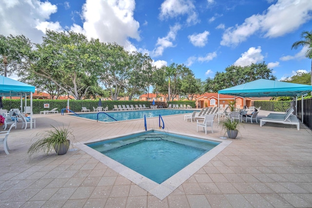 9976 Seacrest Cir Unit D, Boynton Beach, FL 33437 - community pool featuring a community hot tub and a patio area