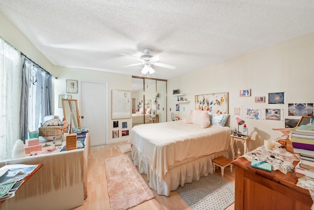 4604 Roxbury Ct, Boynton Beach, FL 33436 - bedroom featuring light wood-style flooring, a textured ceiling, and ceiling fan