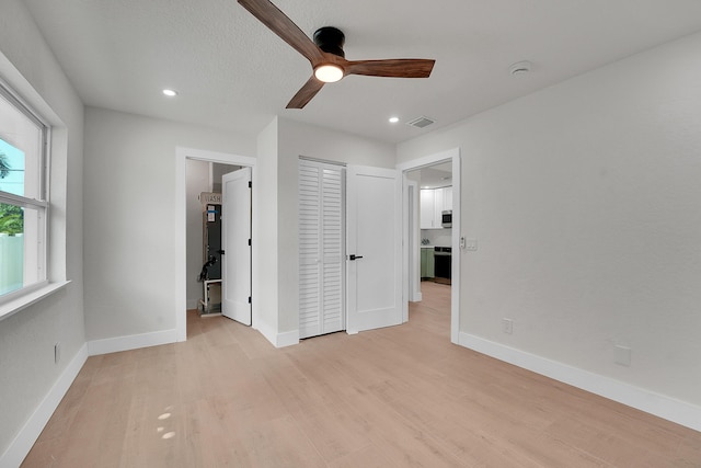 950 York St, West Palm Beach, FL 33401 - unfurnished bedroom featuring light wood finished floors, recessed lighting, a ceiling fan, and a closet