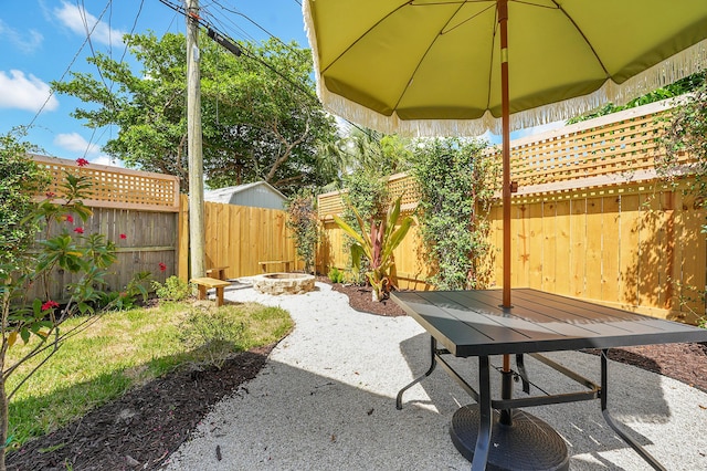950 York St, West Palm Beach, FL 33401 - fenced backyard with a fire pit and a patio