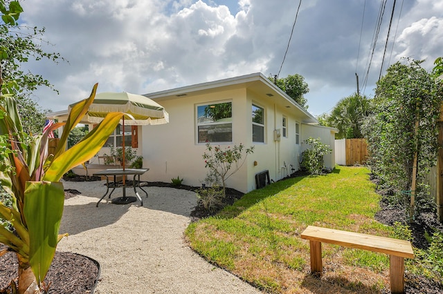 950 York St, West Palm Beach, FL 33401 - view of side of property featuring a patio area and stucco siding