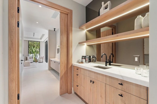 2265 NE 30th Ct, Lighthouse Point, FL 33064 - view of indoor wet bar