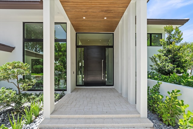 2265 NE 30th Ct, Lighthouse Point, FL 33064 - entrance to property featuring stucco siding