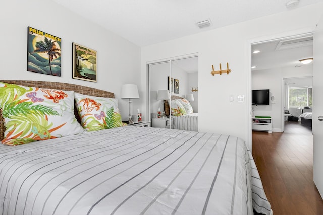 5086 Prairie Dunes Village Cir, Lake Worth, FL 33463 - bedroom featuring wood finished floors, recessed lighting, and a closet