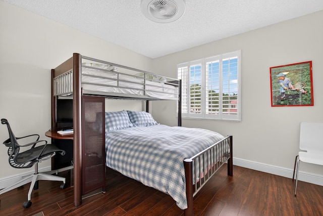 5086 Prairie Dunes Village Cir, Lake Worth, FL 33463 - bedroom with wood finished floors and a textured ceiling