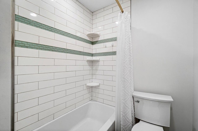 421 N Cypress Dr Unit 15, Tequesta, FL 33469 - bathroom with shower / tub combo with curtain and toilet