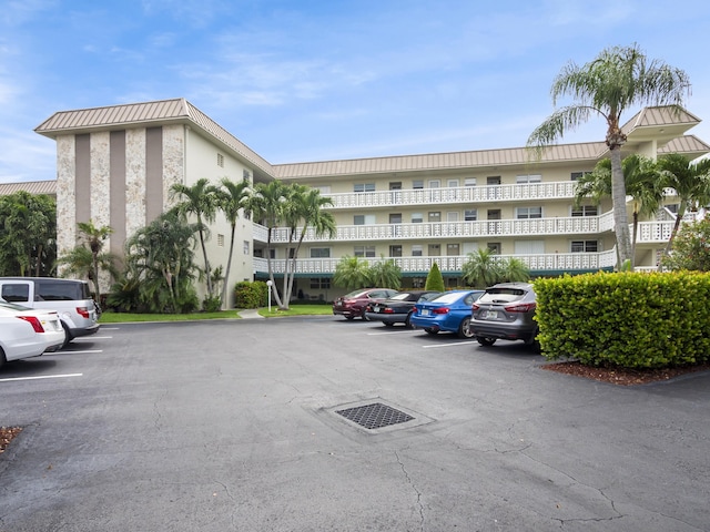52 Yacht Club Dr Unit 103, North Palm Beach, FL 33408 - view of property with uncovered parking