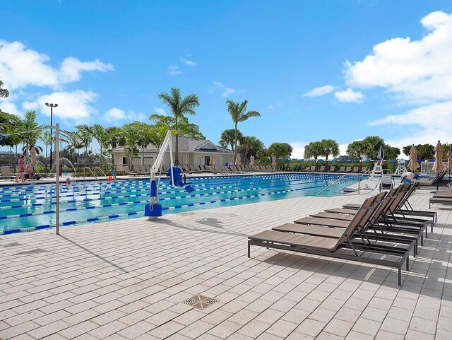 52 Yacht Club Dr Unit 103, North Palm Beach, FL 33408 - view of community pool