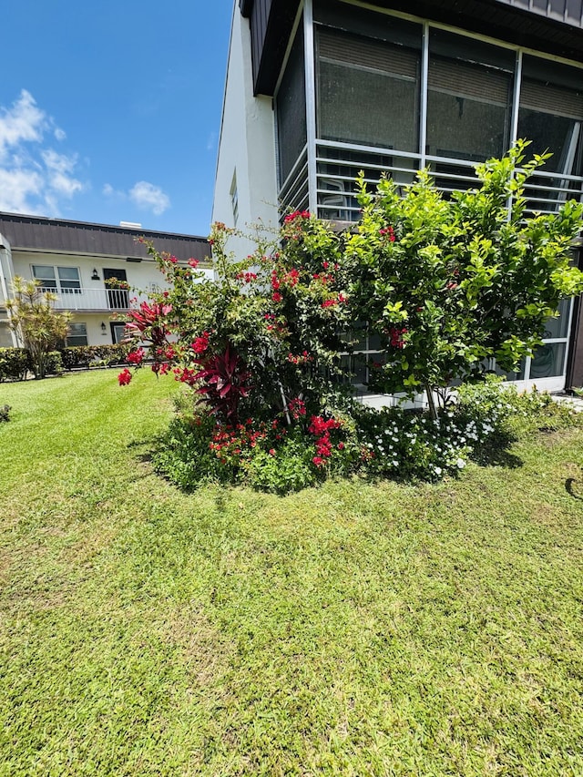 970 Normandy U, Delray Beach, FL 33484 - view of green lawn