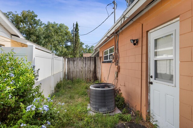 2860 Sheriff Way, Winter Park, FL 32792 - view of property exterior with driveway