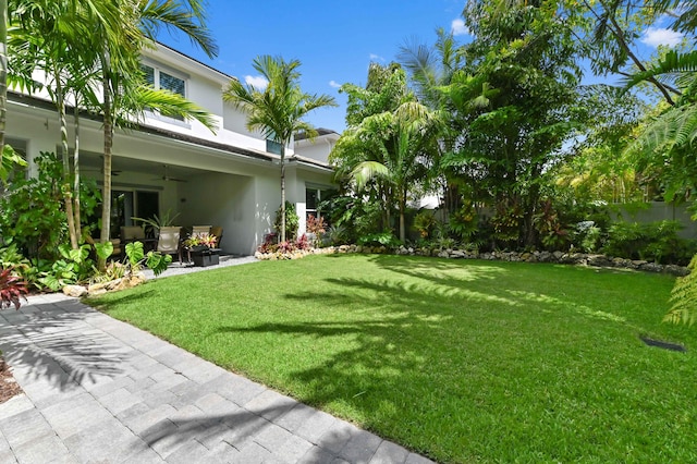 4112 Italia Way, Lake Worth, FL 33467 - view of grassy yard featuring ceiling fan, outdoor lounge area, and a patio area