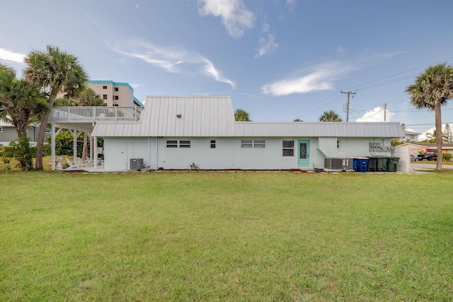 346 Hernando St, Hutchinson Island, FL 34949 - back of property featuring a lawn