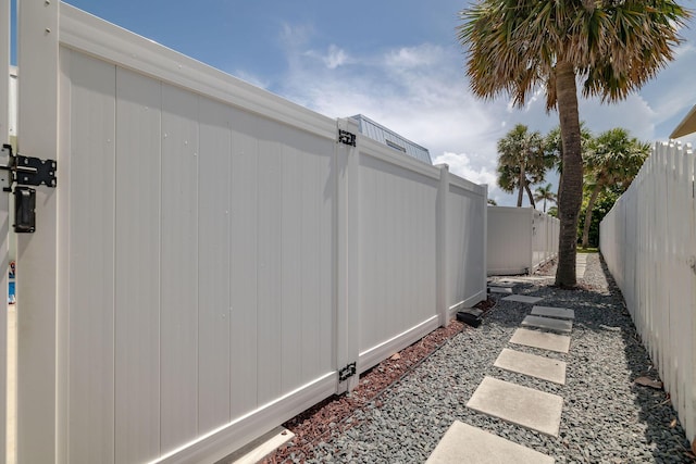 346 Hernando St, Hutchinson Island, FL 34949 - view of yard