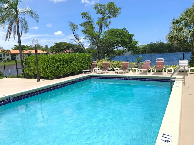 101 Liberty Ct, Deerfield Beach, FL 33442 - community pool with a patio area