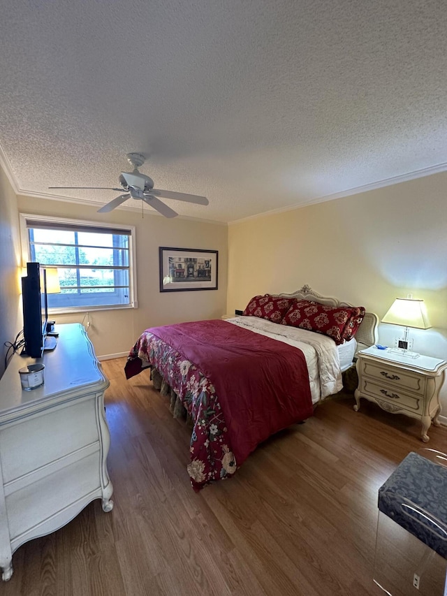 313 Normandy Unit G, Delray Beach, FL 33484 - bedroom featuring wood finished floors, a textured ceiling, ornamental molding, and ceiling fan