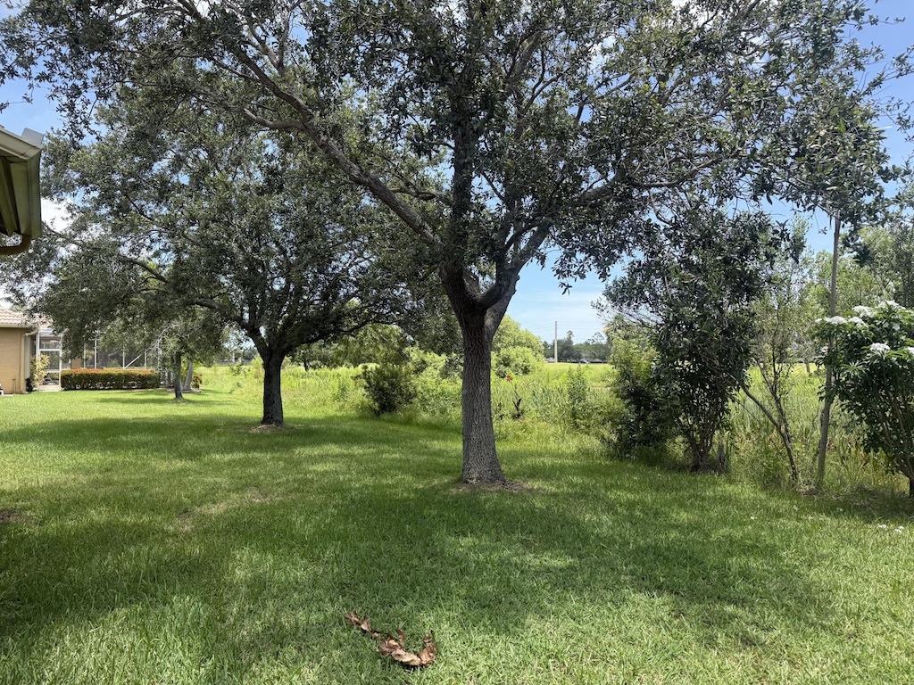 431 NW Canterbury Ct, Port Saint Lucie, FL 34983 - view of grassy yard