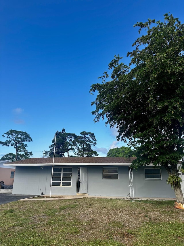 790 Sarazen Dr, West Palm Beach, FL 33413 - ranch-style home with a front lawn and stucco siding